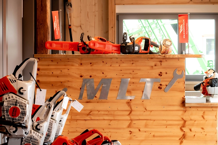 Der-Verkaufsraum-bei-Mayer-Landtechnik